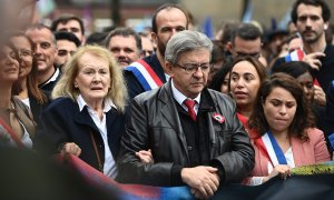 16/10/2022 El líder de Francia Insumisa, Jean-Luc Melenchon, encabeza la pancarta de la manifestación contra el Gobierno de Emmanuel Macron junto a la Premio Nobel Annie Ernaux