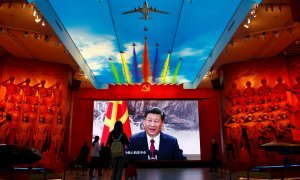Una pantalla gigante con la imagen del presidente chino Xi Jinping, en el Museo Militar de la Revolución Popular China, Pekín. REUTERS/Florence Lo