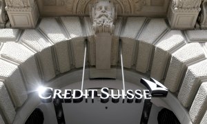 El logo del banco Credit Suisse, a la entrada de su sede en Zurich (Suiza). REUTERS/Arnd Wiegmann