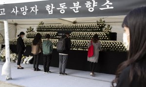 Memorial por las víctimas del accidente en Seúl, donde 154 personas han muerto por una estampida, a 31 de octubre de 2022.
