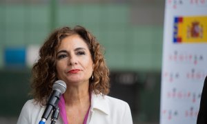 La ministra de Hacienda y Función Pública María Jesús Montero atiende a los medios, a 4 de noviembre de 2022 en Sevilla, (Andalucía, España)