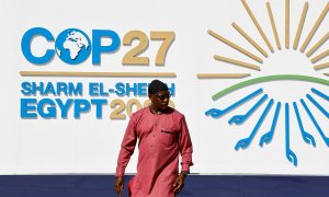 Vista general del cartel de la COP27 en el centro Internacional de Convenciones de Sharm El Sheikh.
