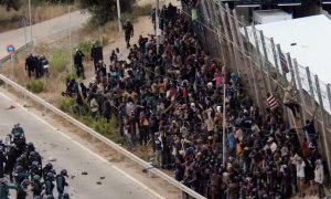 La Guardia Civil se despliegue para contener el intento de salto masivo a la valla de Melilla del pasado 24 de junio, en el que hubo decenas de muertos.