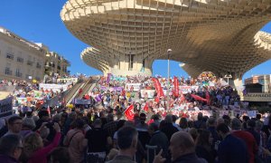 Manifestantes en las Setas.