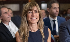 La mujer del presidente del Gobierno de España, Begoña Gómez, durante la presentación del proyecto ‘Los Carteles de la Guerra’, en el Ateneo de Madrid, a 1 de julio de 2022, en Madrid (España).