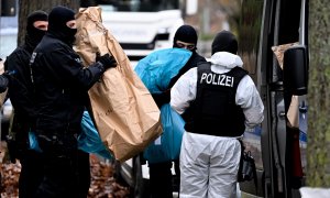 Policías alemanes durante la redada en Berlín FILIP SINGER- 07/12/2022