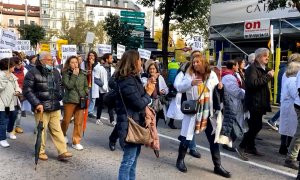 Protesta de los médicos de familia y pediatras en huelga frente a la Consejería de Sanidad de Madrid