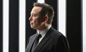 Sigue el pique entre Tesla y Lucid: Elon Musk dice que "no les queda mucho en este mundo"