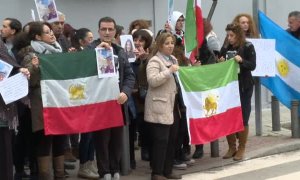 Familiares del español detenido en Irán piden su liberación ante la embajada en Madrid