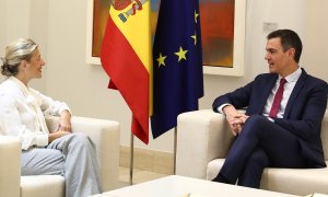 El presidente del Gobierno, Pedro Sánchez, junto a la vicepresidenta segunda Yolanda Díaz, en un encuentro este martes en Moncloa.