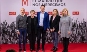 El secretario general del PSOE de Madrid, Juan Lobato, junto a otros integrantes de la federación socialista madrileña.