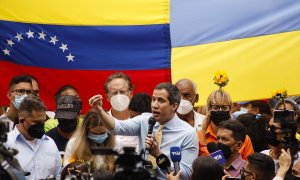 Juan Guaido, líder de la oposición en Venezuela, habla durante un mitin por la paz en Ucrania y contra el gobierno venezolano a 3 de marzo de 2022