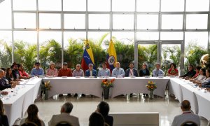 Mesa de negociación entre el Ejército de Liberación Nacional (ELN) y el Gobierno colombiano el pasado 12 de diciembre de 2022 en Caracas, Venezuela.