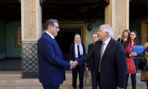 6/1/23 El alto representante de la Unión Europea para Asuntos Exteriores, Josep Borrell (d), saluda al presidente marroqui, Aziz Ajanuch, el pasado jueves en Rabat.