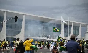 Seguidores de Bolsonaro invaden el Congreso de Brasil en Brasilia.