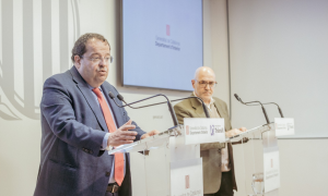 El conseller d'Interior i el director del Servei Català de Trànsit presentant el programa