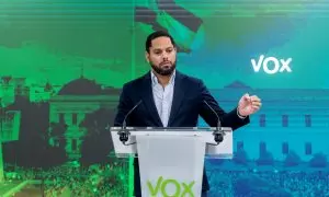 El secretario general de Vox y portavoz del GP en el parlamento de Catalunya, Ignacio Garriga, interviene en una rueda de prensa en la Sede Nacional de VOX, a 27 de diciembre de 2022, en Madrid.