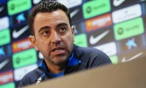 El entrenador del FC Barcelona, Xavi Hernández (c), durante la rueda de prensa en la Ciudad Deportiva del club el sábado 21 de enero de 2023.
