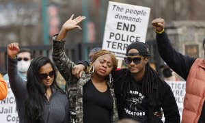 Protesta en Atlanta tras la publicación de los videos de la paliza que varios agentes de Policía dieron al joven Tyron Nichols.