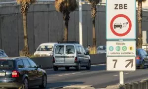 Un cartel que indica la Zona de Bajas Emisiones en el área de Barcelona.