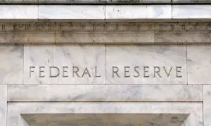 Detalle de la fachada de la sede de la Reserva Federal de EEUU, en Washington. REUTERS/Jason Reed