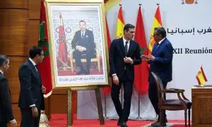 El presidente del Gobierno, Pedro Sánchez, junto al primer ministro de Marruecos, Aziz Ajanuch, en el cierre de la Reunión de Alton Nivel entre ambos países celebrada en Rabat.