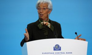 La presidenta del BCE, Christine Lagarde, durante la rueda de prensa posterior a la reunión del Consejo de Gobierno de la entidad, en la que se acordó la quinta subida tipos consecutiva, hasta el 3%. REUTERS/Kai Pfaffenbach
