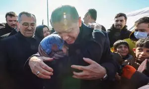 Punto y seguido - Tayyeb Erdogan, sepultado bajo los escombros del terremoto