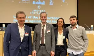 Juan Cuatrecasas (primero por la derecha) junto a miembros de la fundación Jutice Initiative el pasado miércoles en la Asamblea Nacional de Francia, en París.