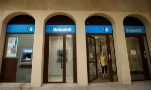 Una oficina del Banco Sabadell, en Barcelona. — Albert Gea / REUTERS