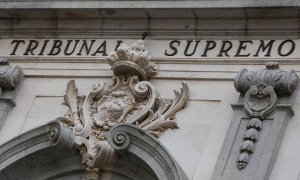 Imagen de archivo del escudo de España en la fachada del edificio del Tribunal Supremo, en Madrid a 29 de noviembre de 2019.