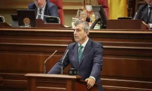 El candidato a la Presidencia del Gobierno de Canarias por el Partido Popular, Manuel Domínguez, interviene durante la primera jornada del 'Debate sobre el Estado de la Nacionalidad Canaria de 2023', en el Parlamento de Canarias, a 28 de febrero de 2023.