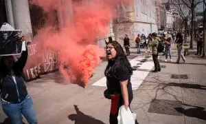 Protesta de activistas antirracistas ante el Ministerio de Igualdad por las muertes del pasado junio en la tragedia de Melilla.
