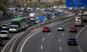Atasco en la autovía A-3 para salir de Madrid, a 31 de marzo de 2023.