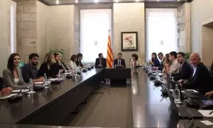 Pla general de la cimera de l'aigua, amb el president de la Generalitat, Pere Aragonès; els consellers Teresa Jordà i Roger Torrent, i representants dels grups parlamentaris.