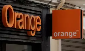 El logo de la operadora Orange, en una tienda en la localidad malagueña de Ronda. REUTERS/Jon Nazca