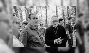 El entonces obispo castrense Adolfo Servando Tortolo con el genocida Antonio Domingo Bussi