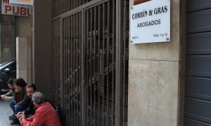 02/04/2019. Imagen de la puerta del despacho en Valencia del abogado José María Corbín, a 2 de abril de 2019.
