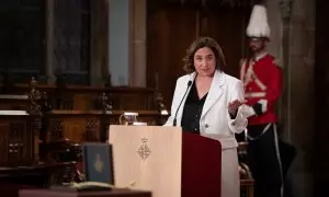 La alcaldesa de Barcelona, Ada Colau, interviene en el acto de entrega de la Medalla d'Or al Mèrit Esportiu a la deportista Laia Palau, a 11 de abril de 2023, en Barcelona, Catalunya (España)