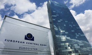 El logo del BCE a la entrada de su sede en Fráncfort.. REUTERS/Wolfgang Rattay