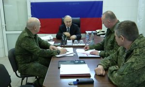 El presidente ruso, Vladímir Putin, durante su visita a los cuarteles generales de dos unidades de tropas en las regiones de Jersón y Lugansk.