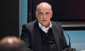 El presidente de LaLiga, Javier Tebas, durante una rueda de prensa tras una Asamblea Extraordinaria para analizar el 'caso Negreira’, a 19 de abril de 2023, en Madrid.