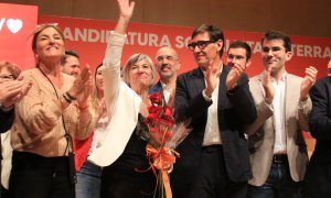 22/04/2023 - L'alcaldable del PSC a Terrassa, Eva Candela, amb el primer secretari del partit, Salvador Illa, en un acte recent.