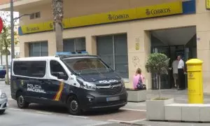 La oficina de Correos de Melilla, vacía tras las medidas policiales y administrativas para vigilar el voto por correo por sospechas de fraude.