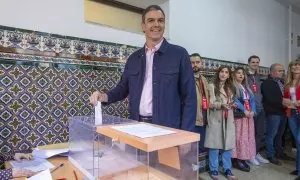 El secretario general del PSOE y presidente del Gobierno, Pedro Sánchez, ejerce su derecho al voto en las elecciones municipales y autonómicas en Madrid.