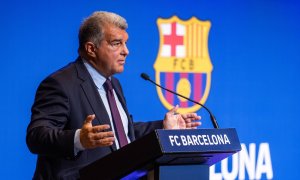El presidente del FC Barcelona, Joan Laporta, durante la comparecencia sobre el 'caso Negreira', a 17 de abril de 2023.