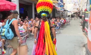 Desfile multitudinario en las calles de Sitges en las celebraciones del Orgullo Gay