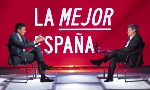 El secretario general del PSOE y presidente del Gobierno, Pedro Sánchez, junto al ministro de Inclusión, Seguridad Social y Migraciones, José Luis Escrivá.
