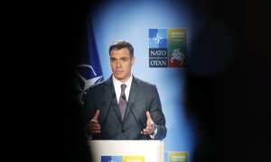El presidente del Gobierno, Pedro Sánchez, durante una rueda de prensa en la cumbre de la OTAN.