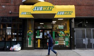 Un Subway ubicado en Manhattan, Nueva York